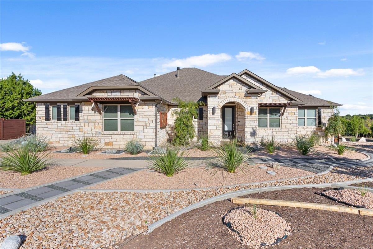 Listing photo 1 of 236  Standing Oak Dr