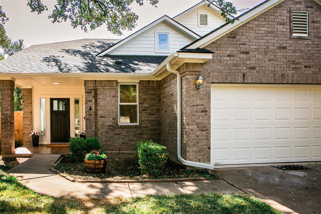 Listing photo 1 of 10316  Huxley St