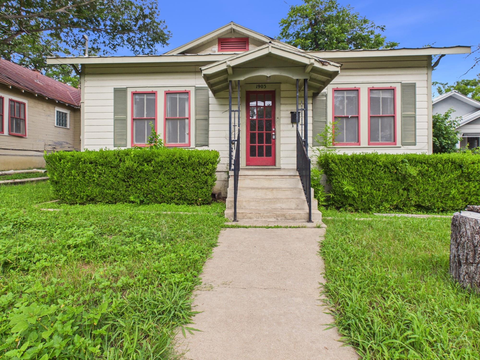 Listing photo 1 of 1903  David St