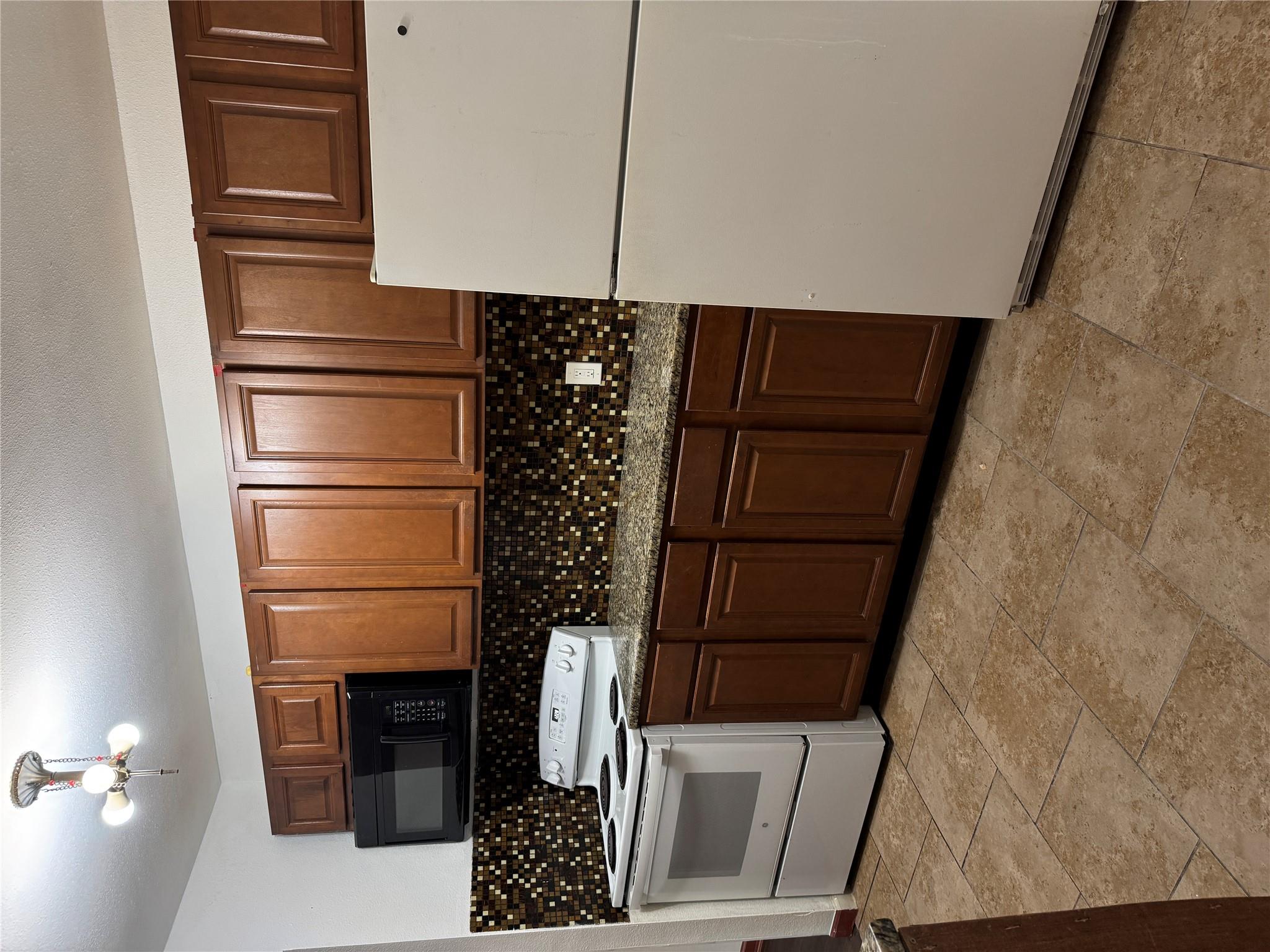 9049  Galewood Dr  #104 매물 사진 1