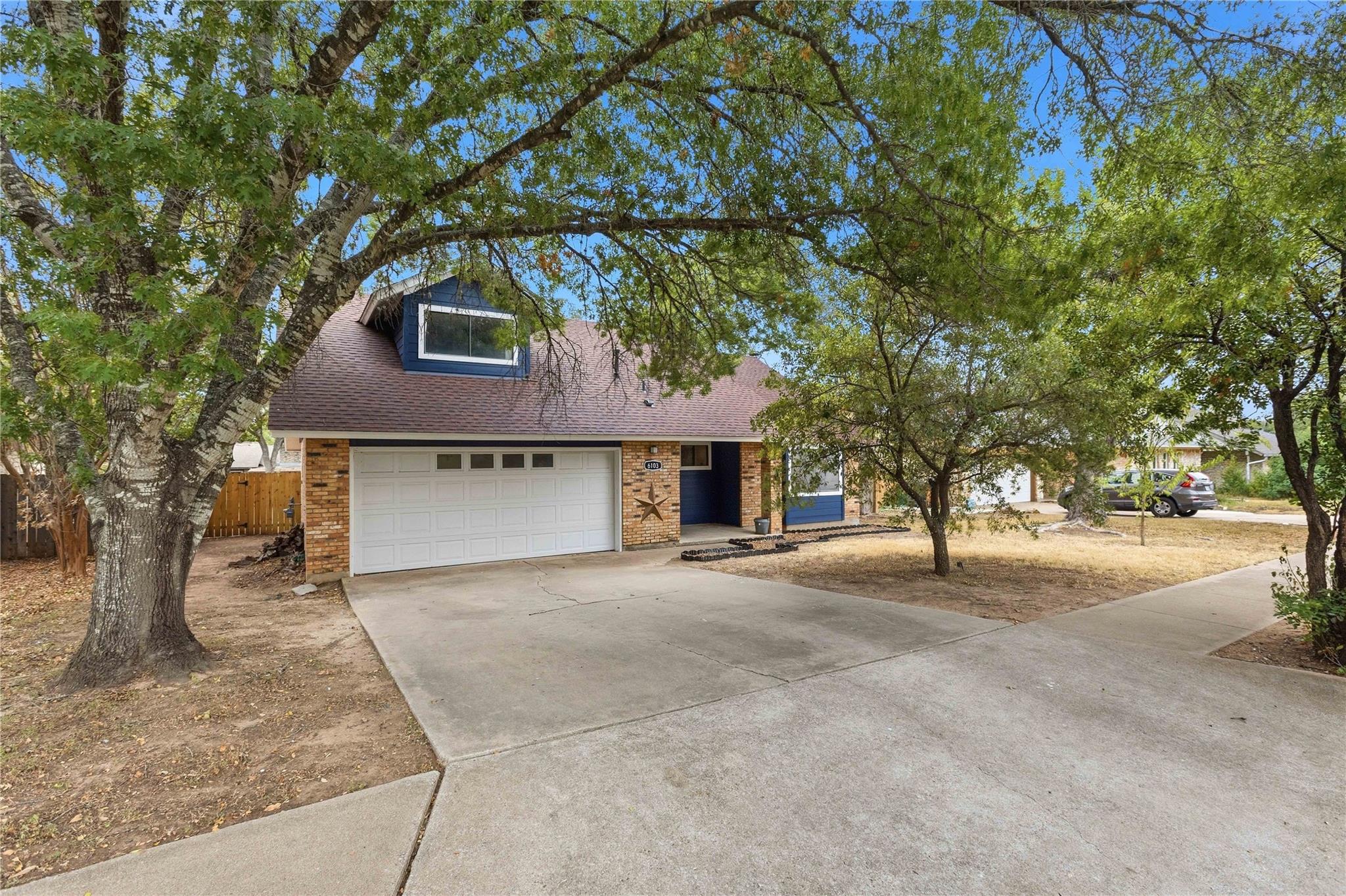 Listing photo 1 of 6103  Smith Oak Trl