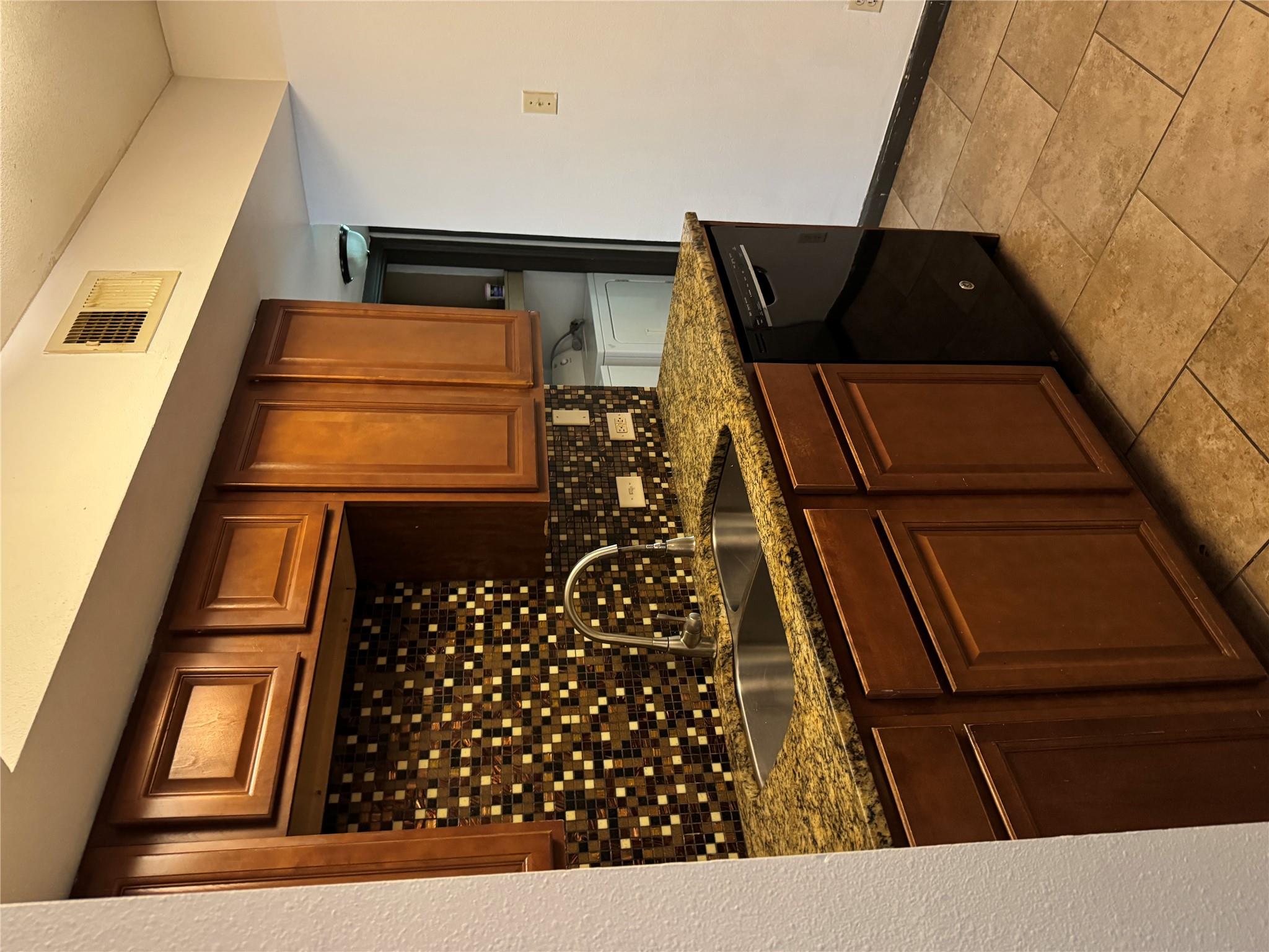 9049  Galewood Dr  #103 매물 사진 1