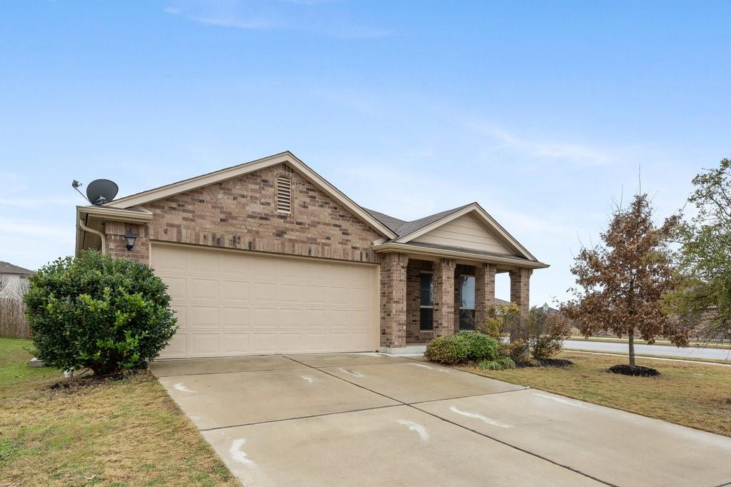 Listing photo 1 of 1013  Hawkeye Point Rd