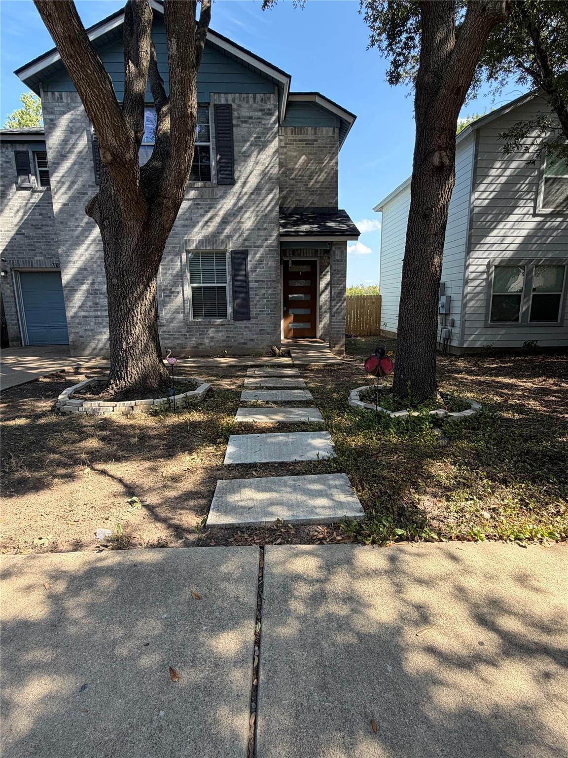 Foto de la propiedad en venta 1 de 7108  Walkup Ln