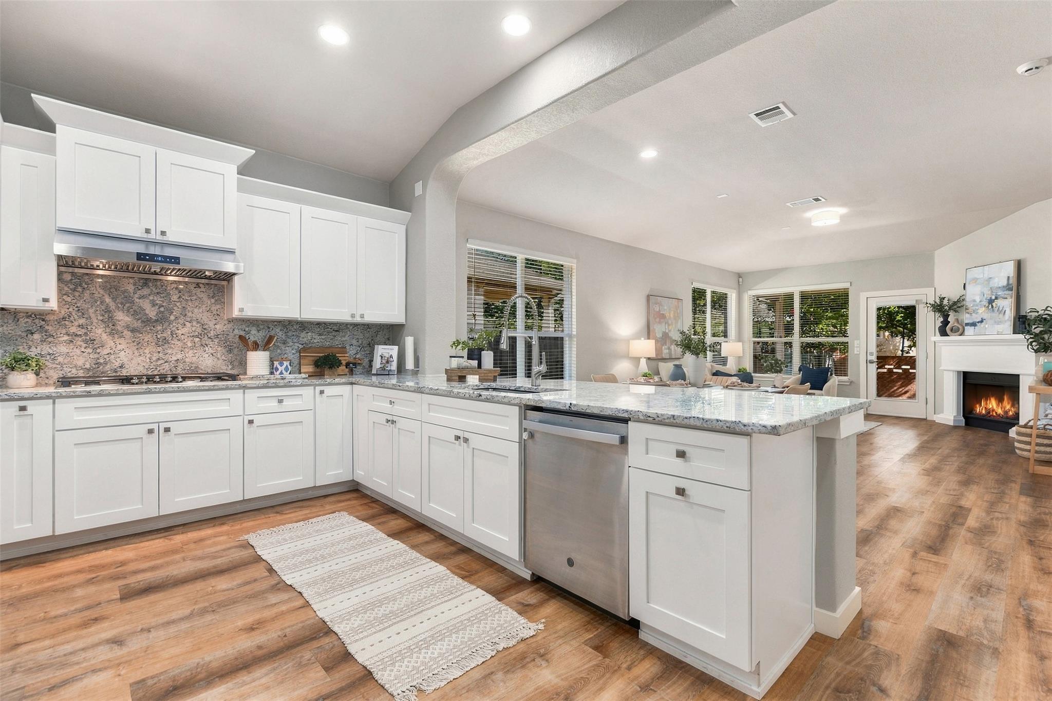 Listing photo 1 of 1618  Westmeadow Trl