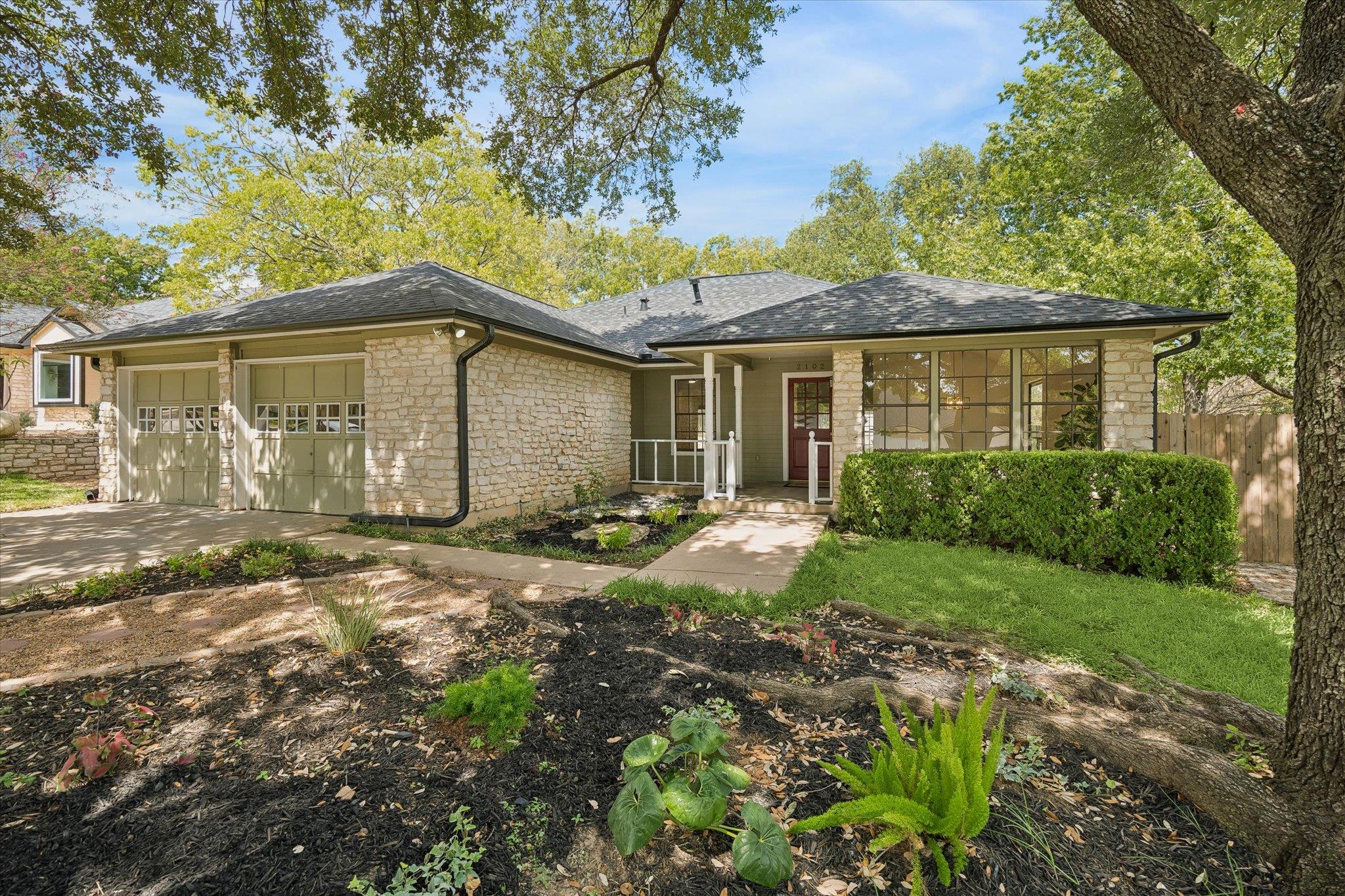 2102  Taylor Simonetti Ave 매물 사진 1
