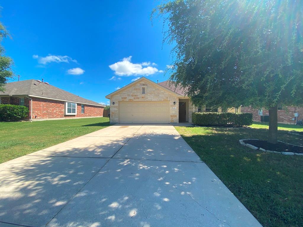 Foto de la propiedad en venta 1 de 285  Amber Ash Dr