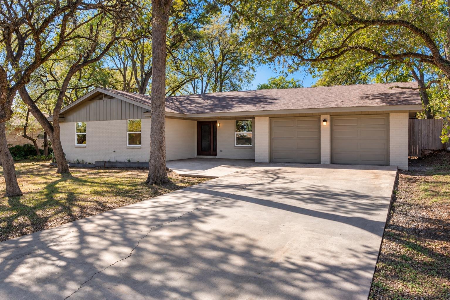 Listing photo 1 of 5704  Parkwood Dr