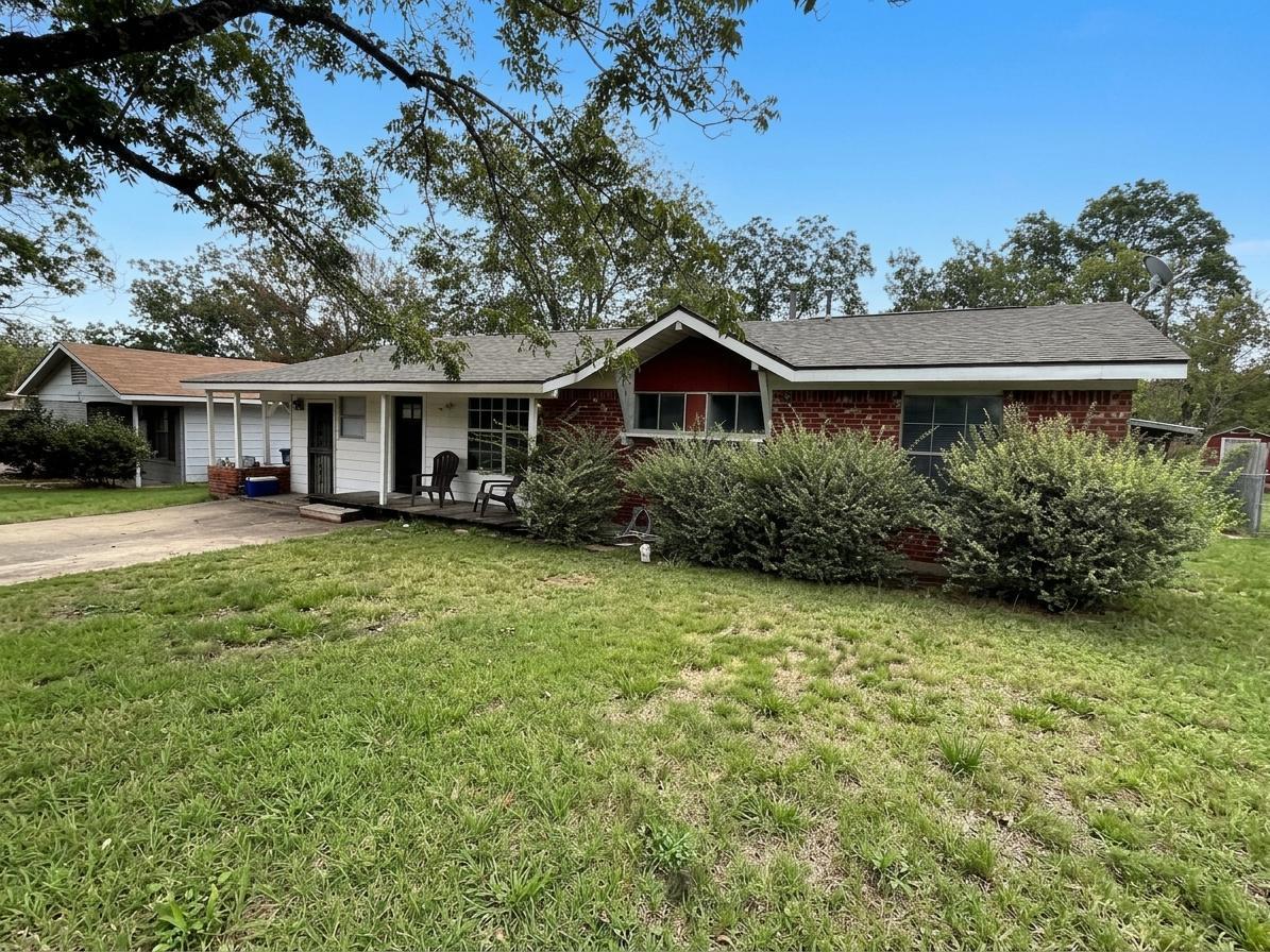 Listing photo 1 of 7603  Carriage Dr
