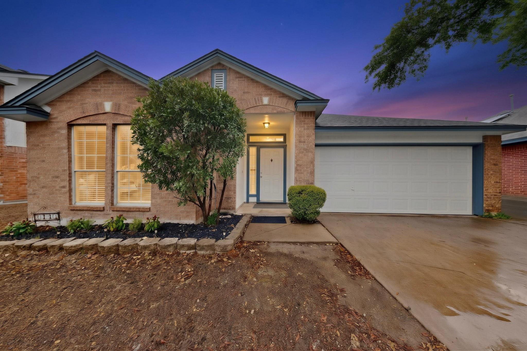 Listing photo 1 of 2447  Roundabout Ln