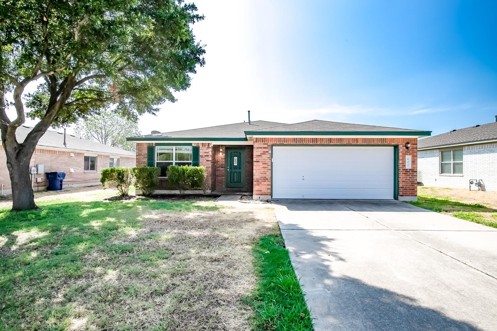 602  McCarthur Dr 매물 사진 1