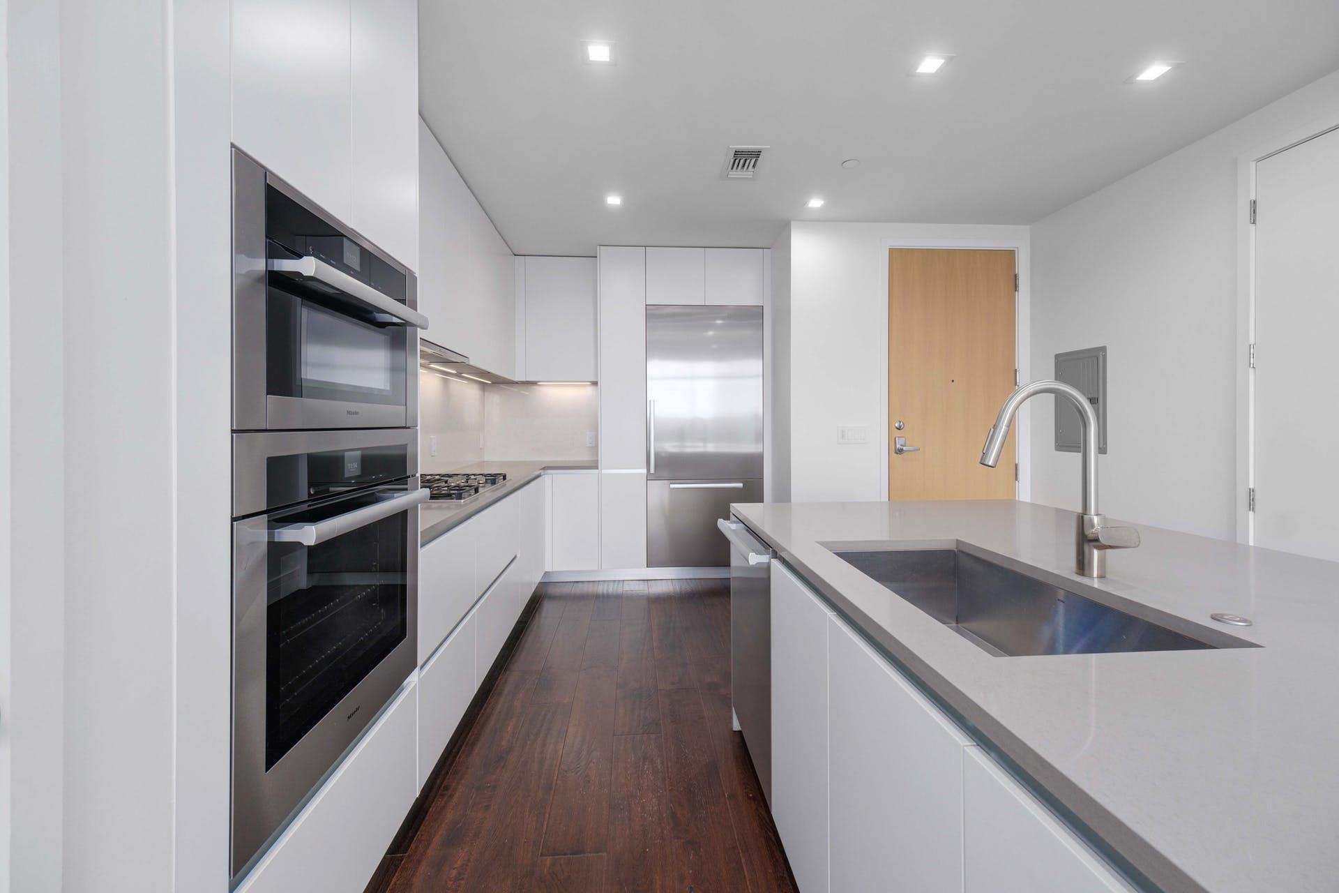 Listing photo 1 of 501  West Ave  #2302