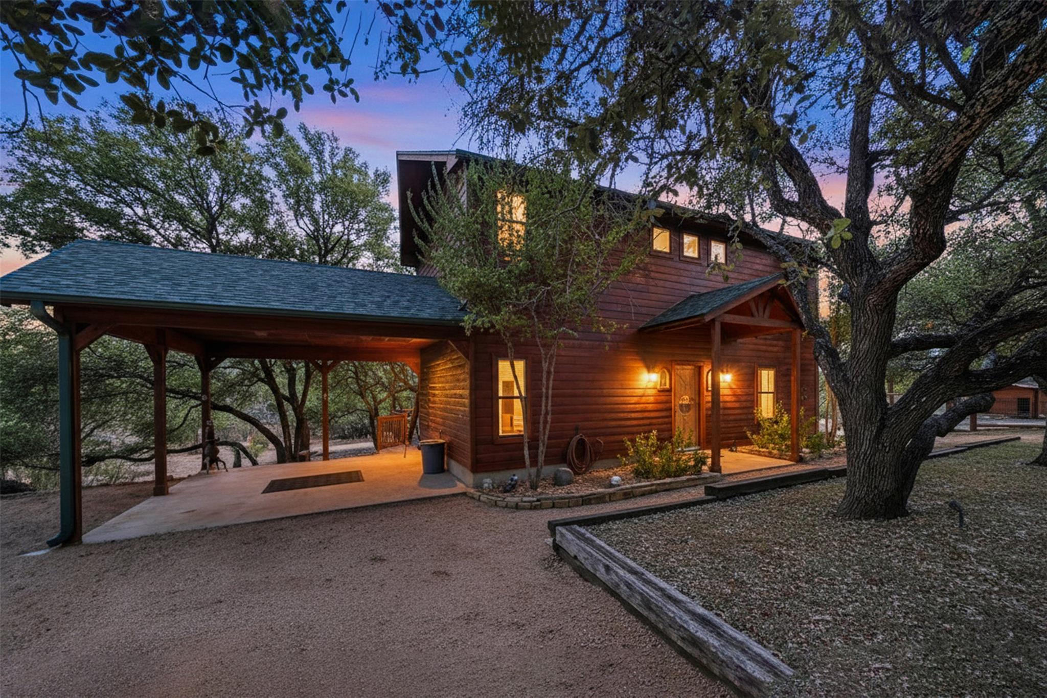 Listing photo 1 of 601  Echo Dr