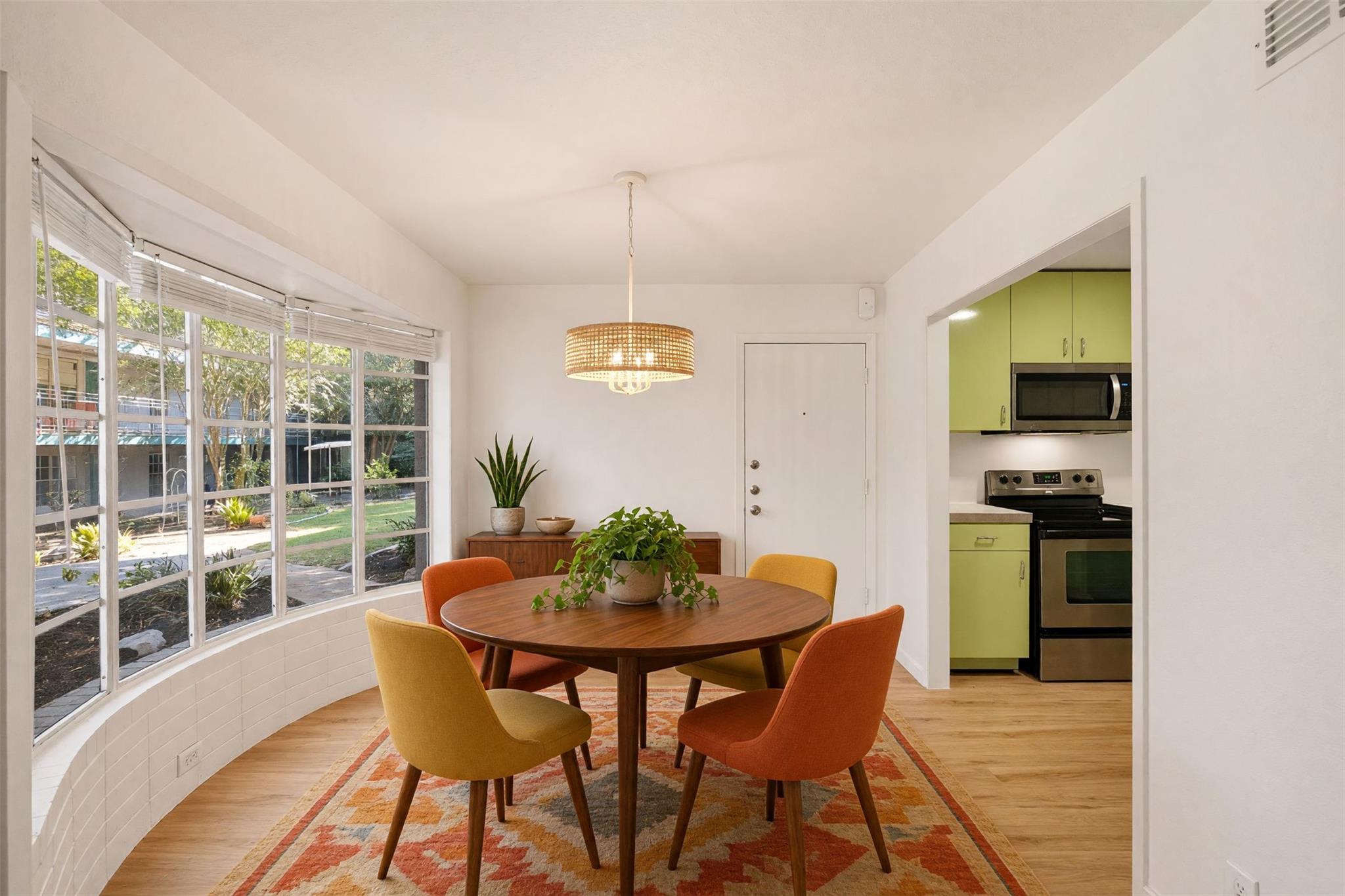 Listing photo 1 of 300  Crockett St  #119