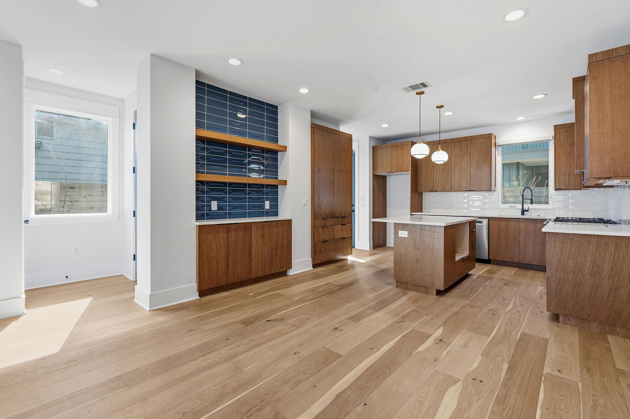 Listing photo 1 of 2921  Lyons Rd  #1