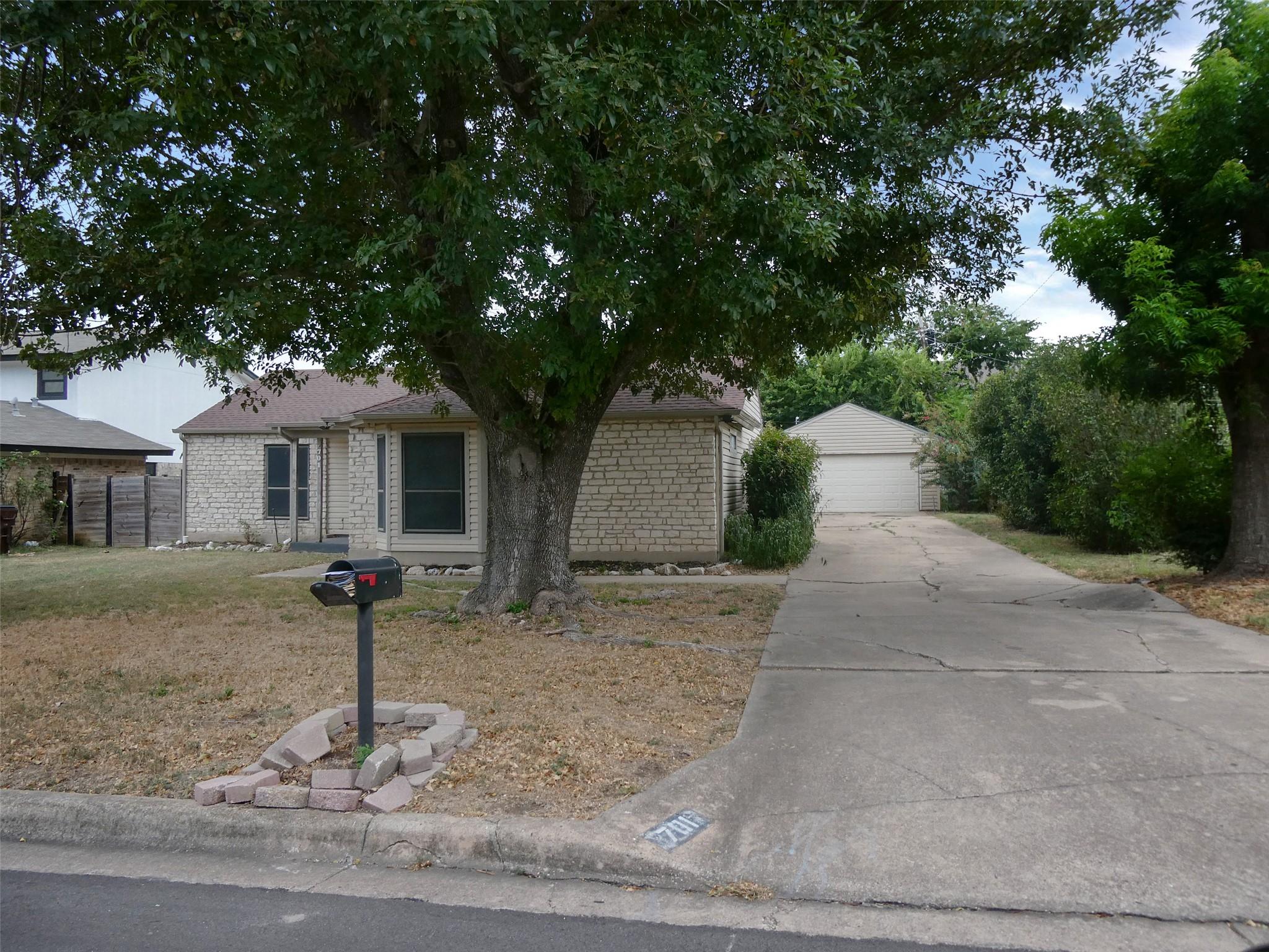 Listing photo 1 of 701  GREENWICH Pl