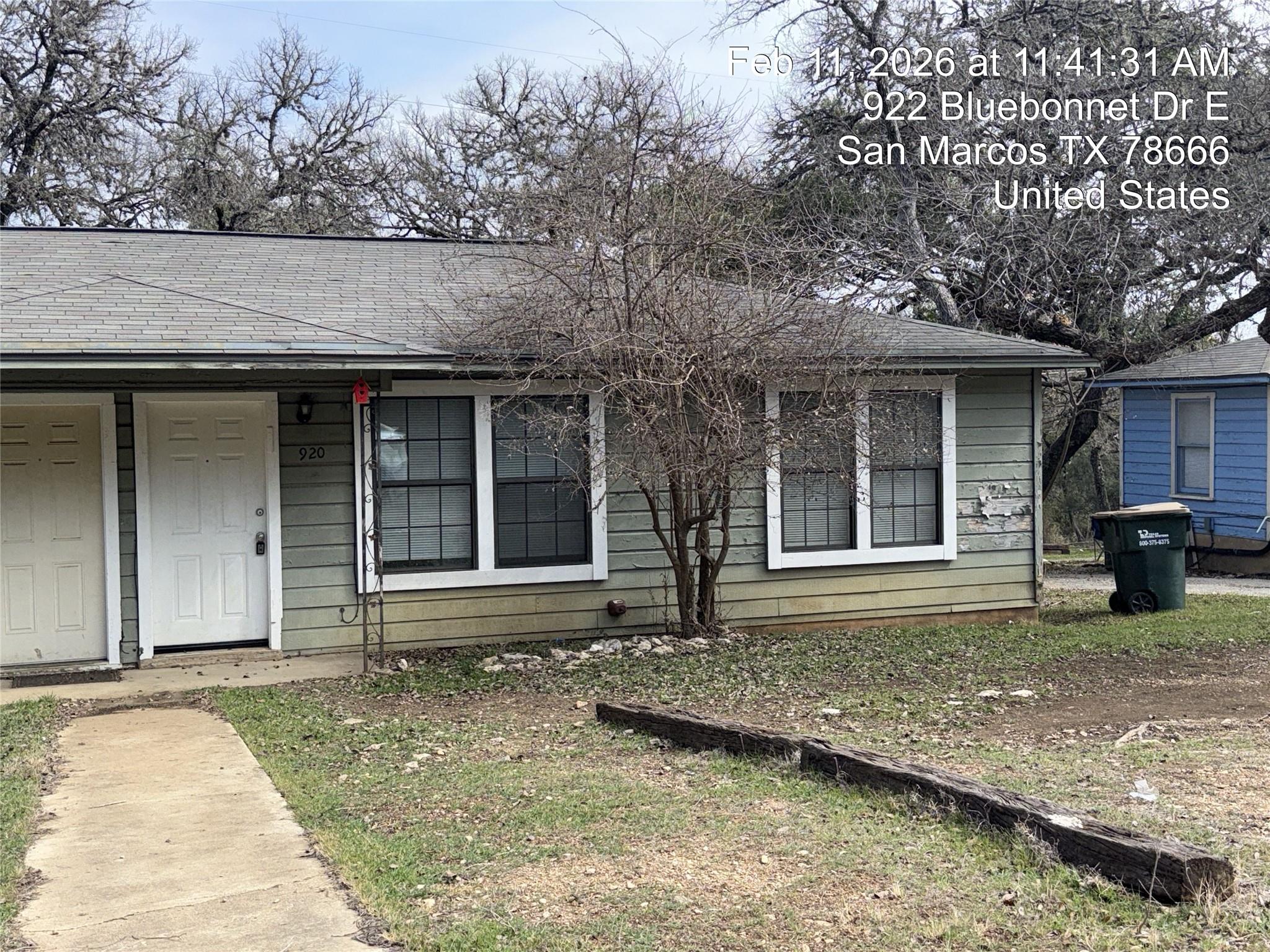 Listing photo 1 of 920-922 E Bluebonnet Dr
