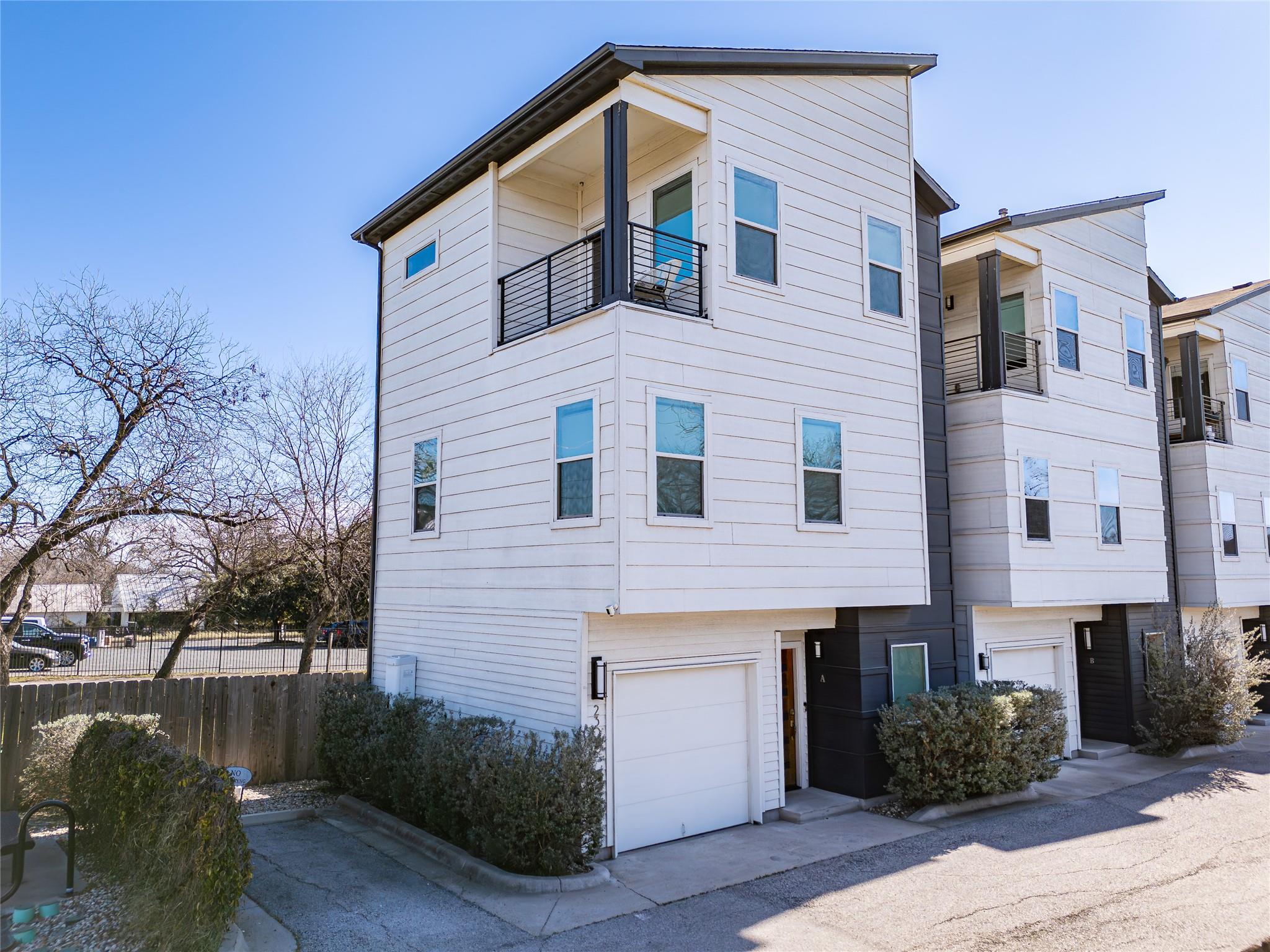 Ảnh nhà đang rao bán 1 của 2305  Coronado St  #1