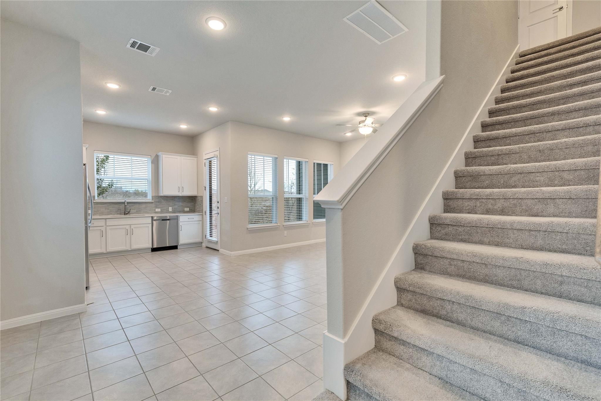 Listing photo 1 of 1015  Vista View Dr  #502