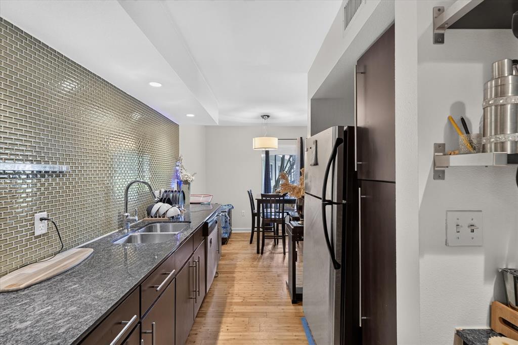 Listing photo 1 of 2200  Dickson Dr  #127