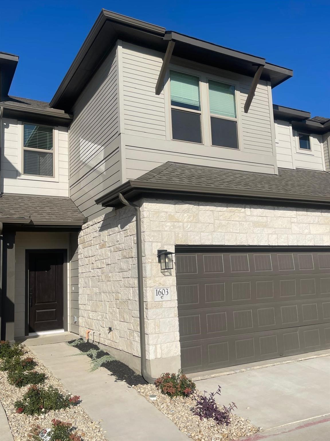 Foto del anuncio 1 de 2500  Forest Creek Dr  #1603