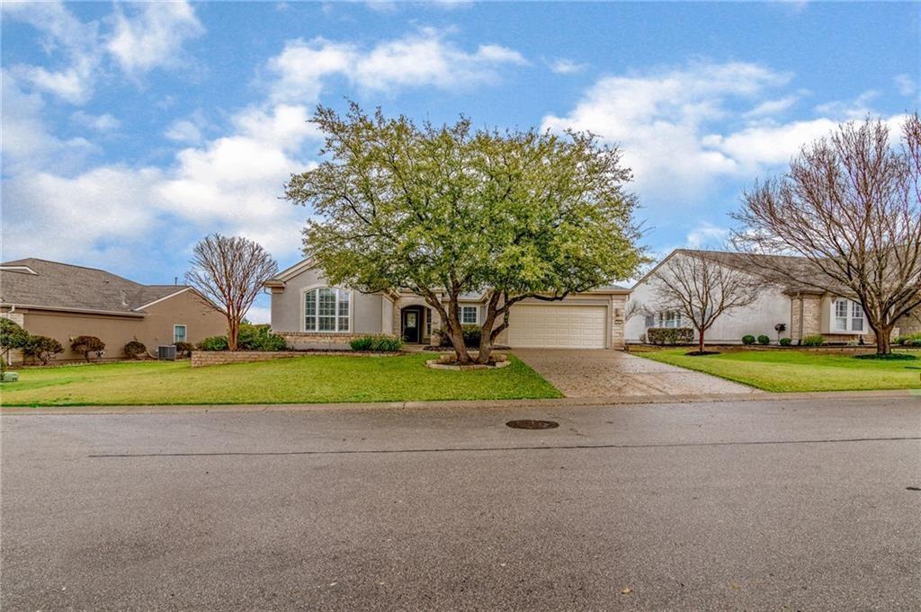 View of front facade with a front lawn and drivew