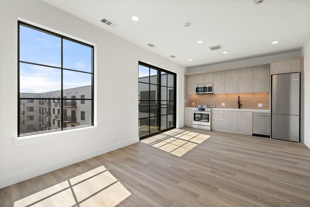 Foto del anuncio 1 de 4315 S Congress Ave  #224