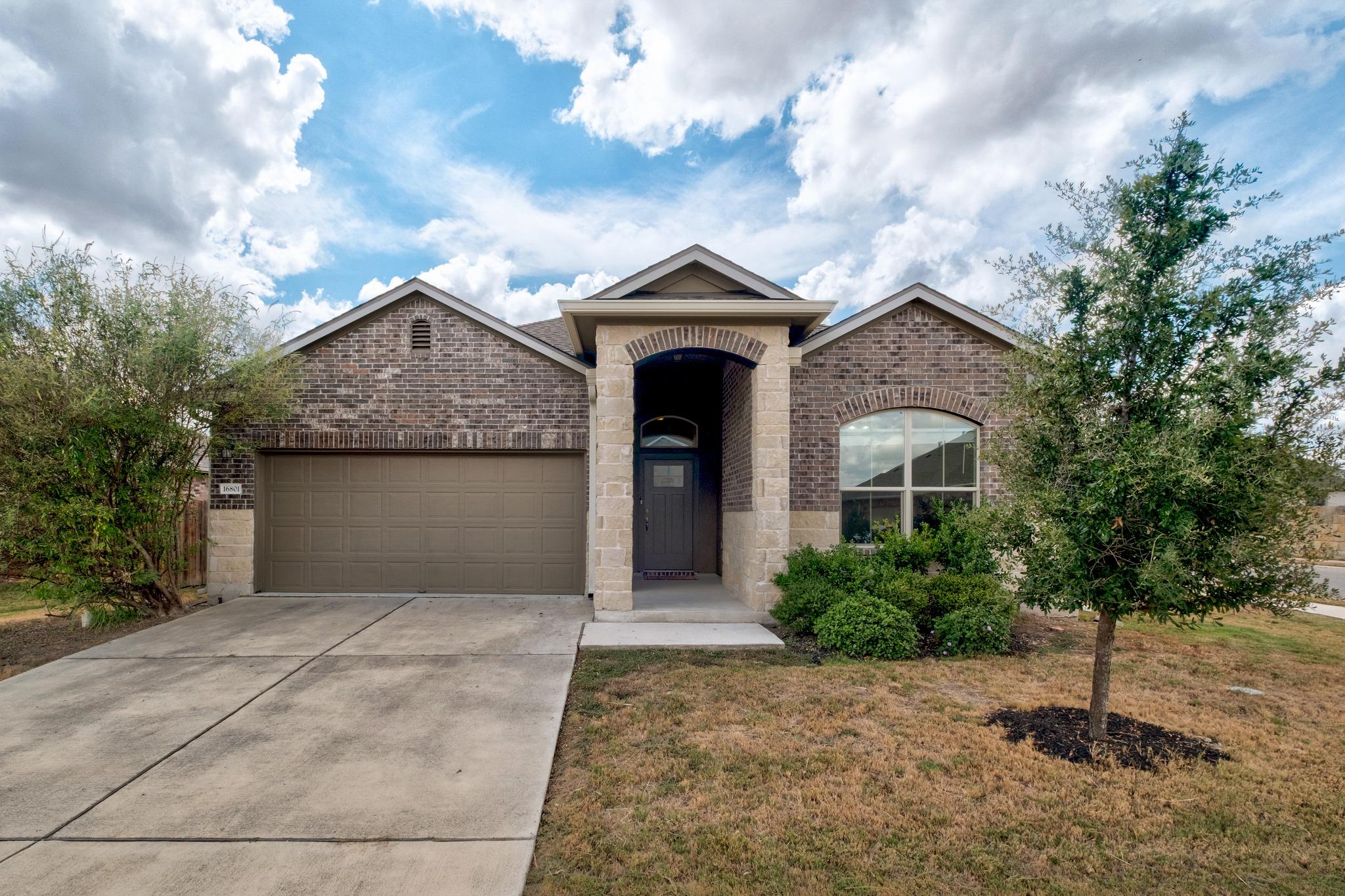 Listing photo 1 of 16801  Aventura Ave