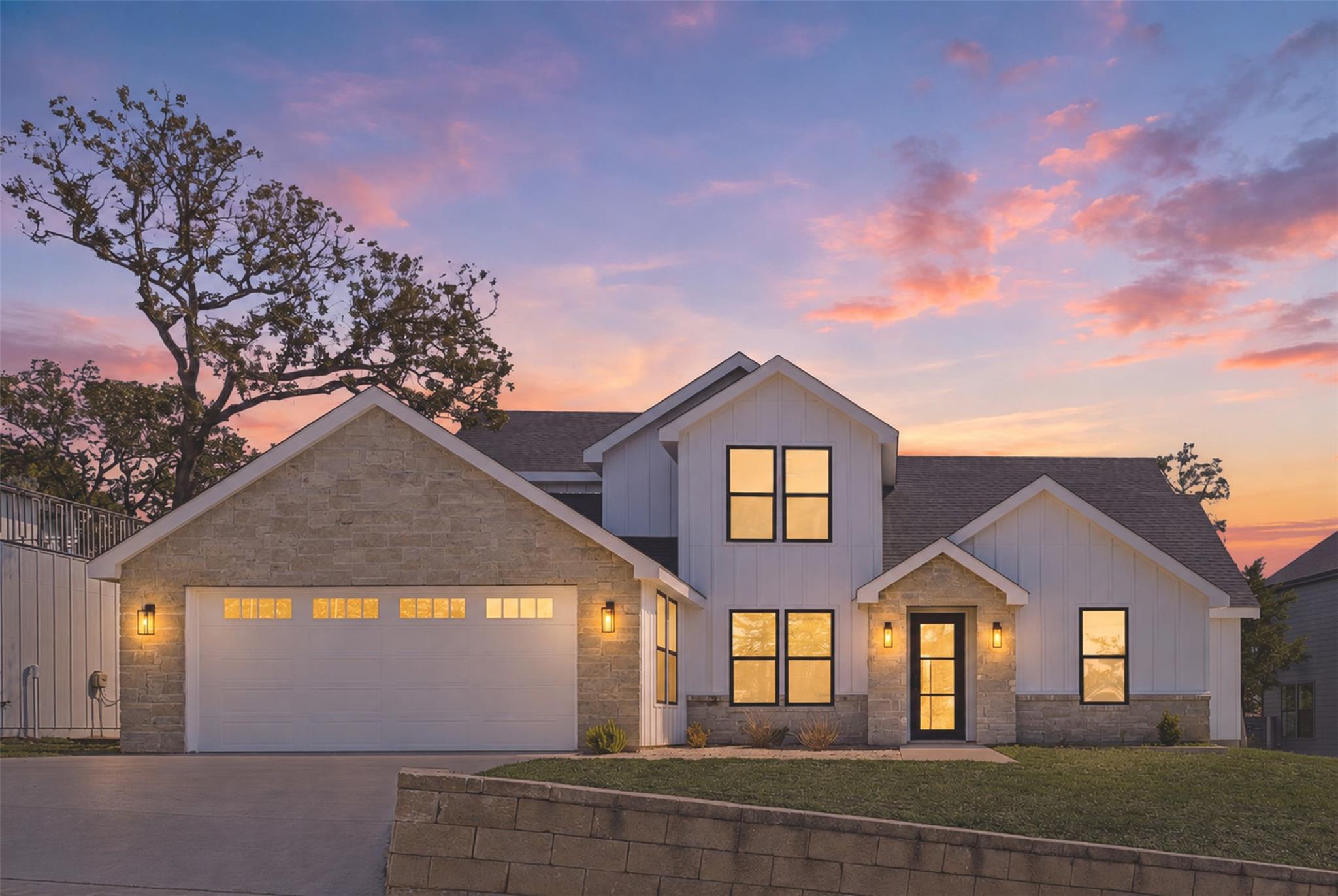 Listing photo 1 of 208  Ulupau Cir