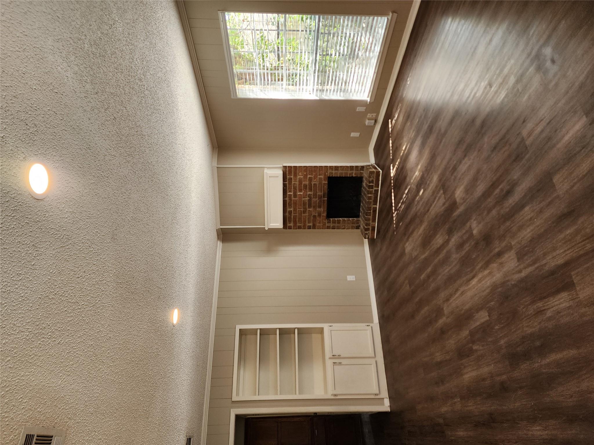 Listing photo 1 of 2806  Lovell Dr  #B