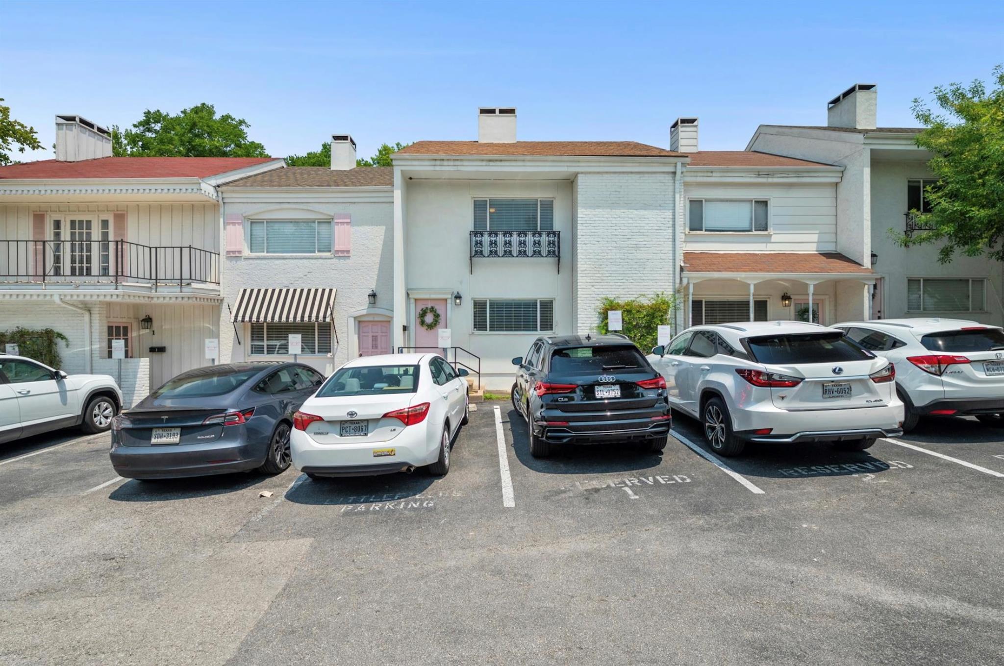 2401  Winsted Ln  #9 매물 사진 1