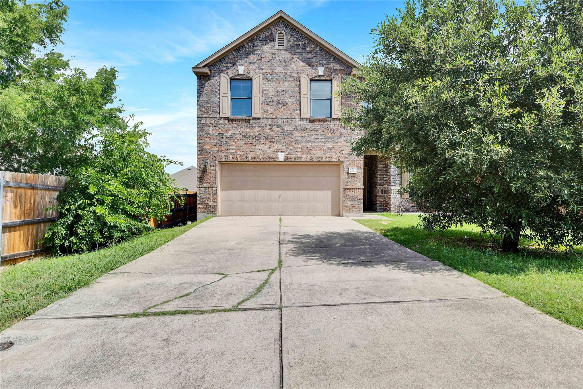 Listing photo 1 of 2611  University Park