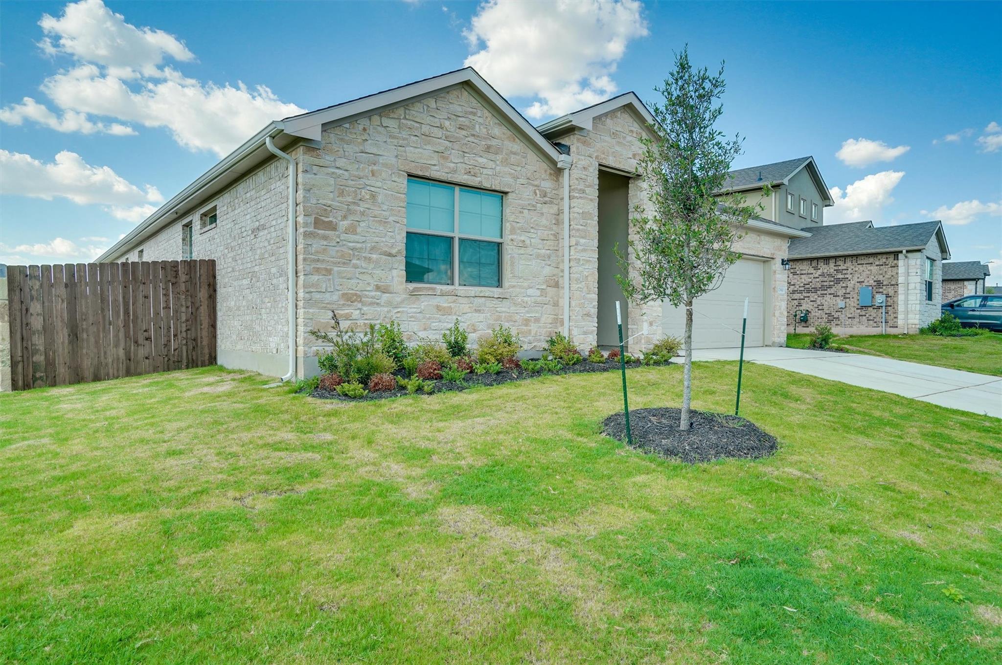 Listing photo 1 of 17900  Nepi Dr