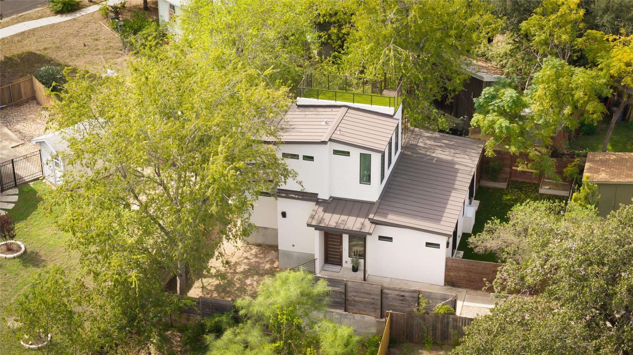 Listing photo 1 of 2011  Peoples St  #B