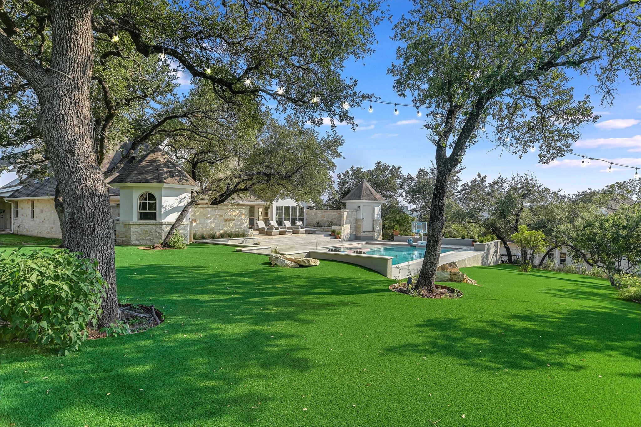 Listing photo 1 of 700  Furlong Dr