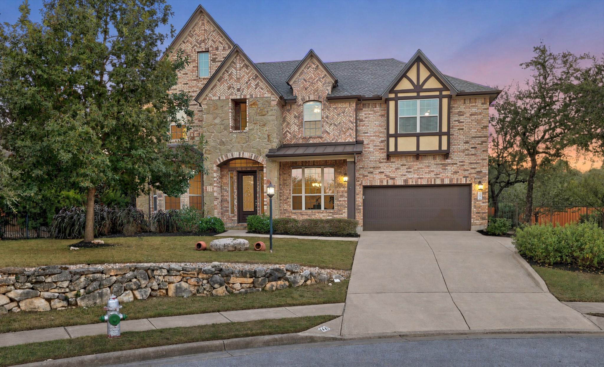 Listing photo 1 of 223  Lake Como Dr