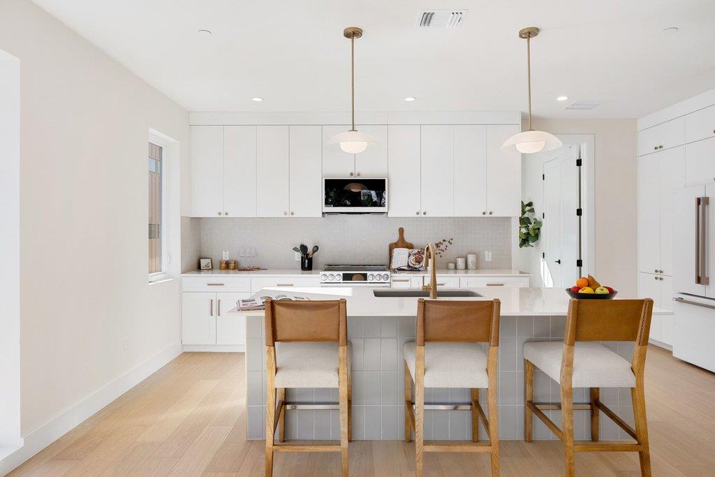 Listing photo 1 of 3524  Gonzales St  #1B