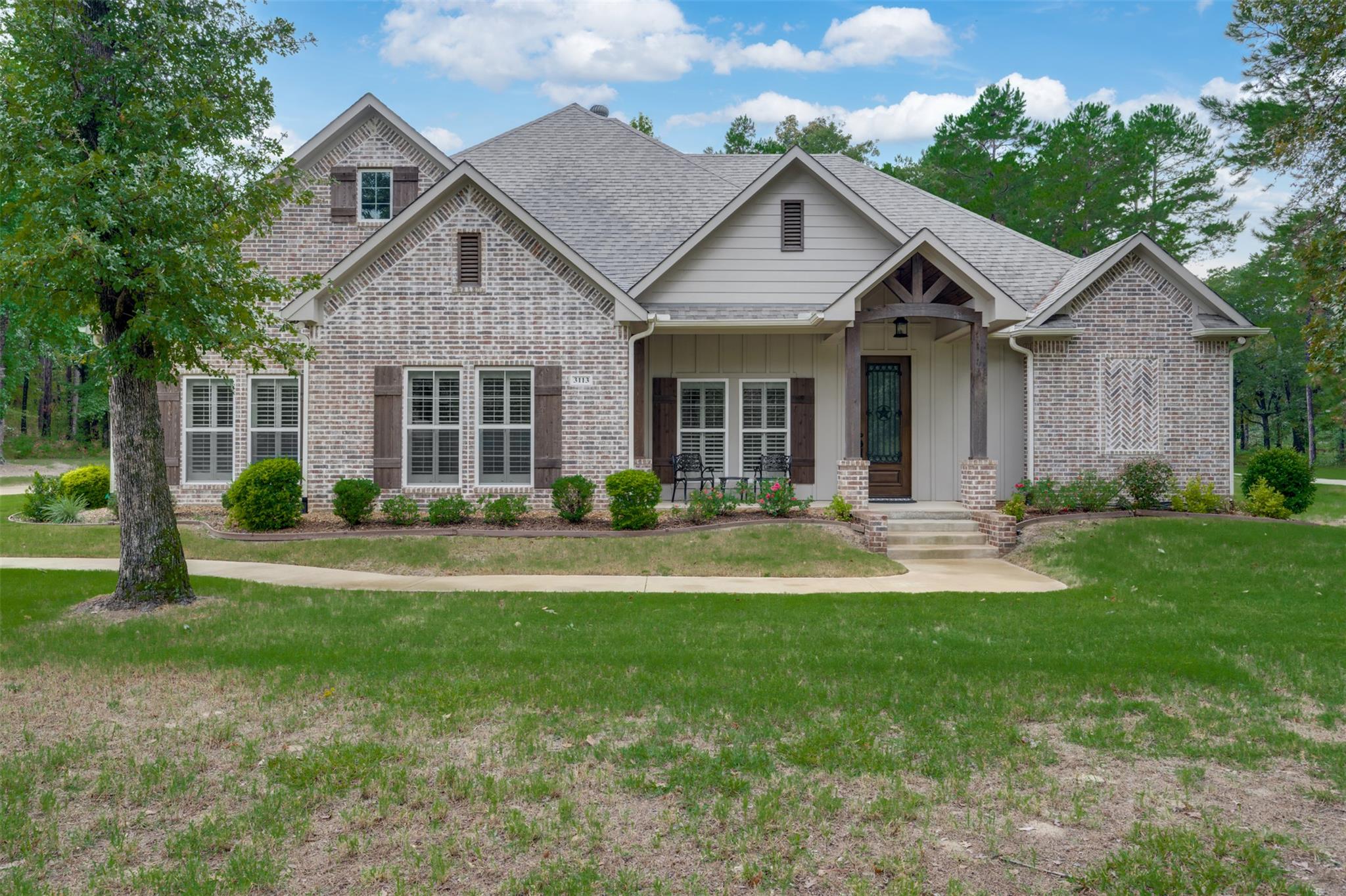 Foto del anuncio 1 de 3113  Shadow Pine Dr