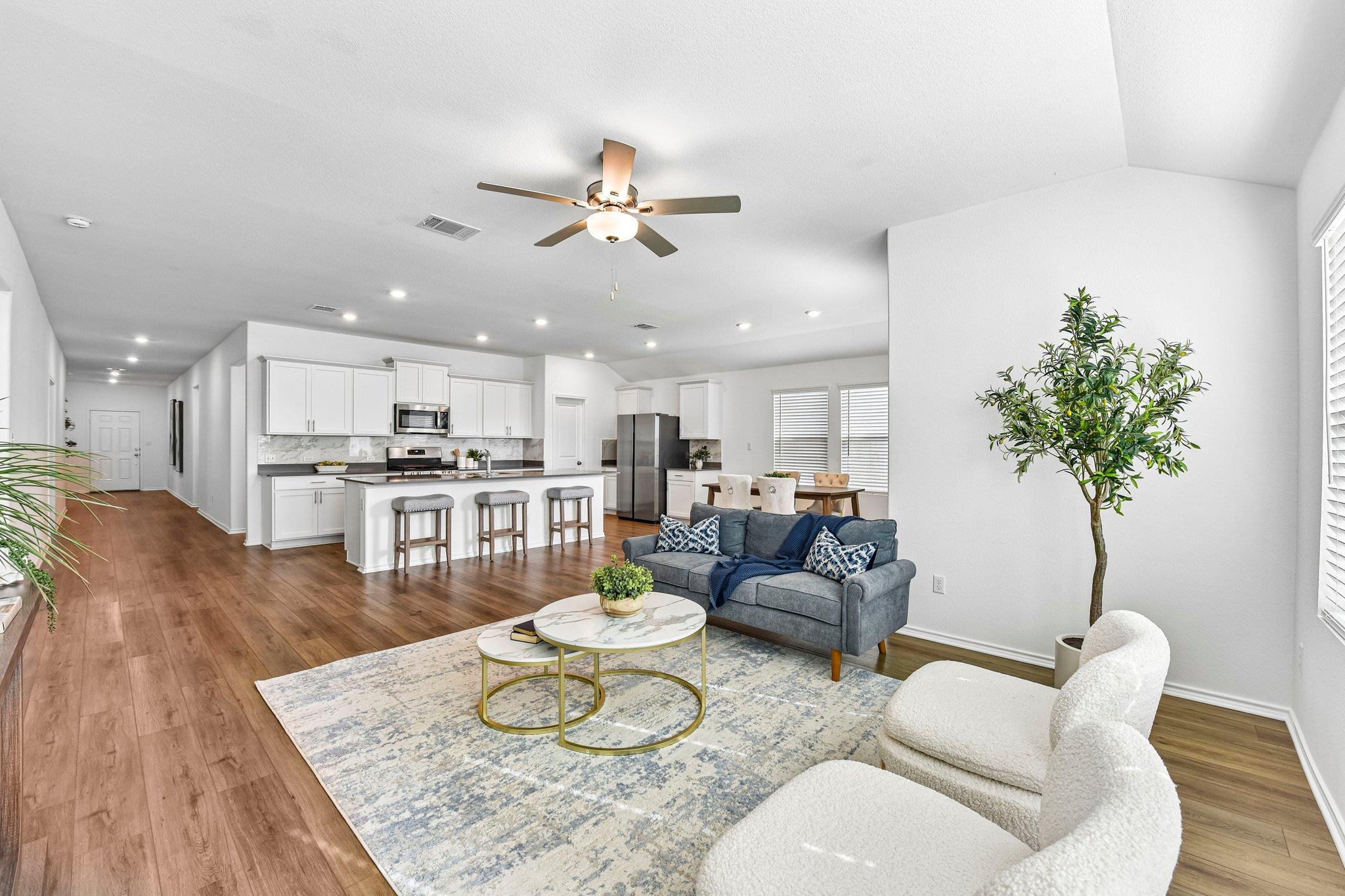 Listing photo 1 of 1924  Owasso Dr