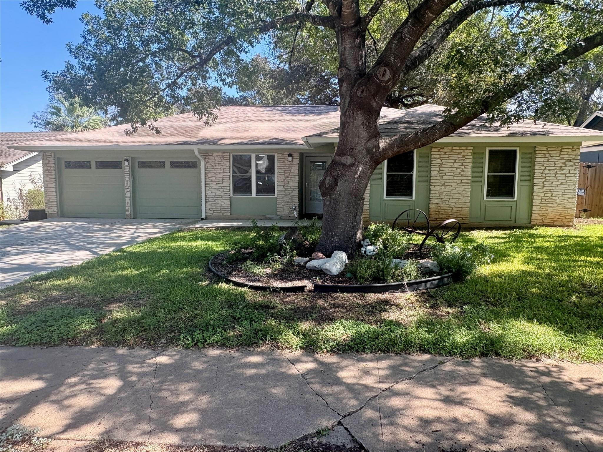Listing photo 1 of 2512  Baxter Dr