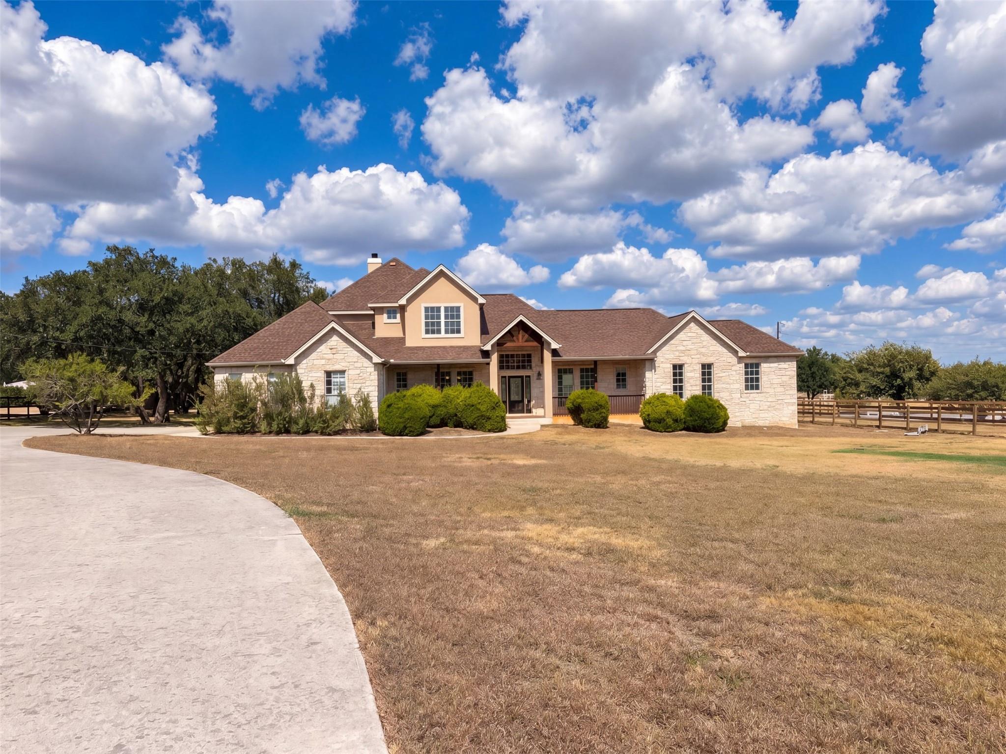 Foto del anuncio 1 de 302  Saddletree Ln