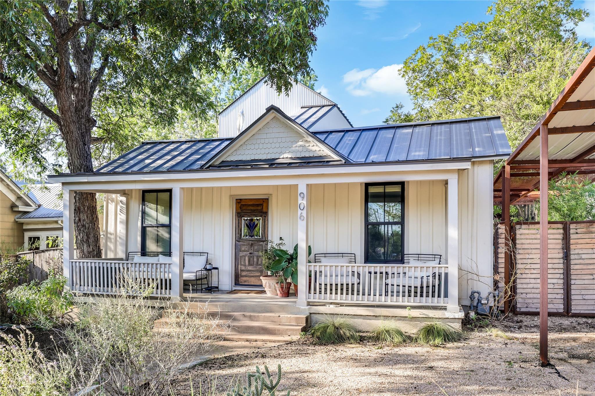 Listing photo of 906 E 14th St  #A