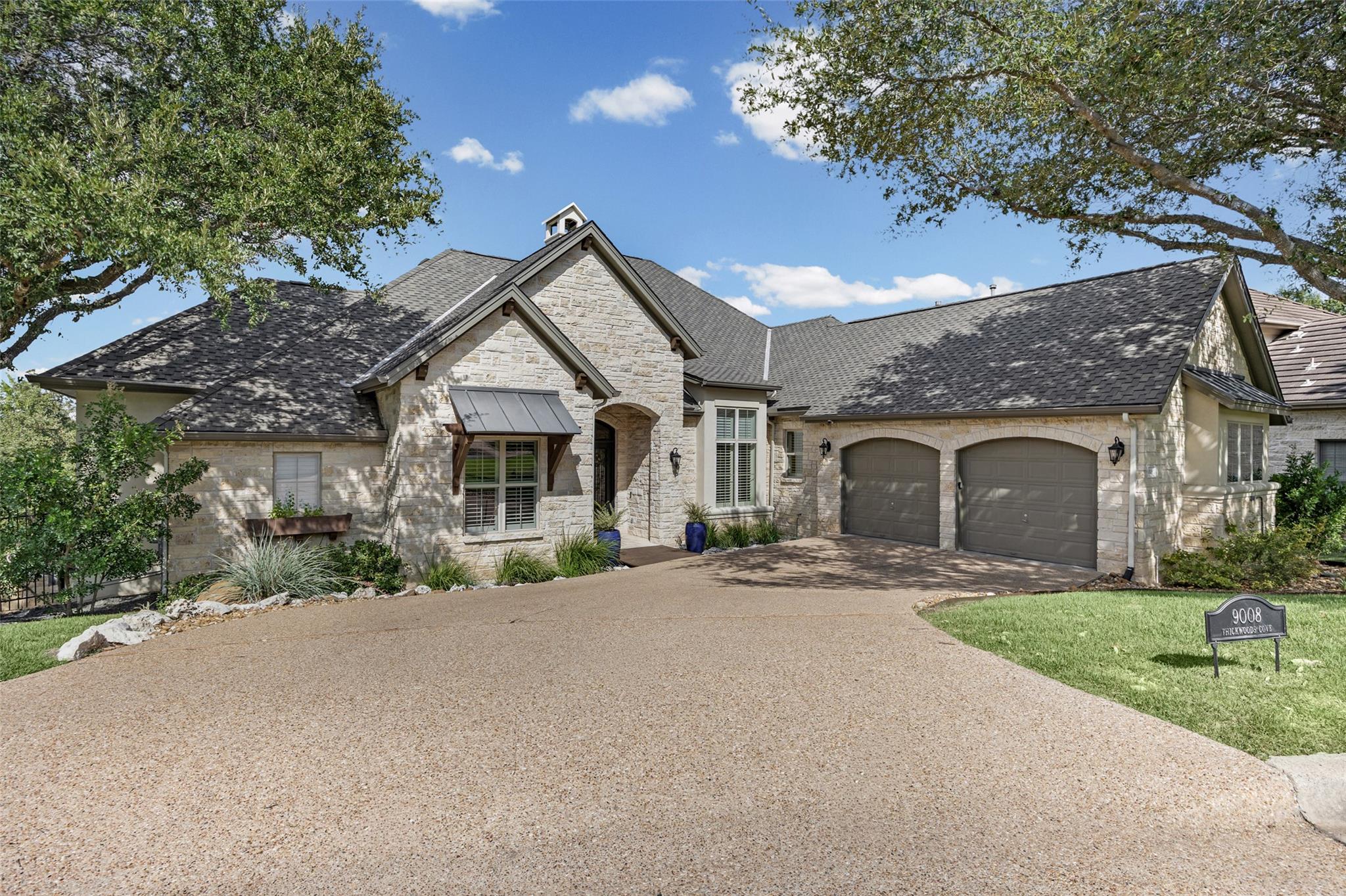 Listing photo of 9008  Thickwoods Cv