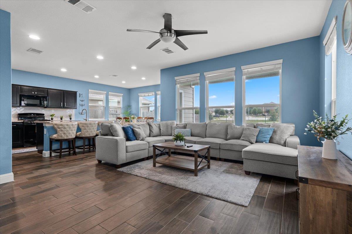 Listing photo 1 of 5873  Urbano Bnd  #19