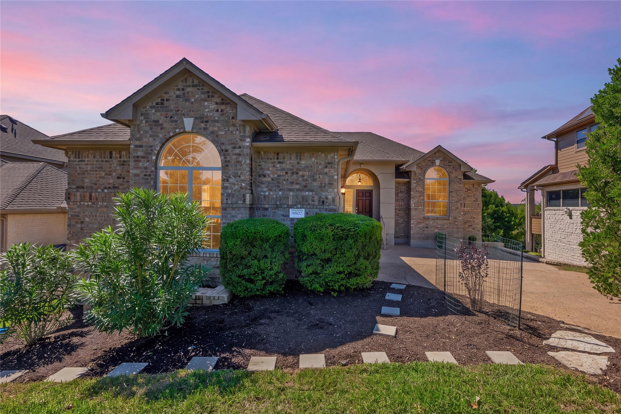 Listing photo 1 of 8802  Bluegrass Dr
