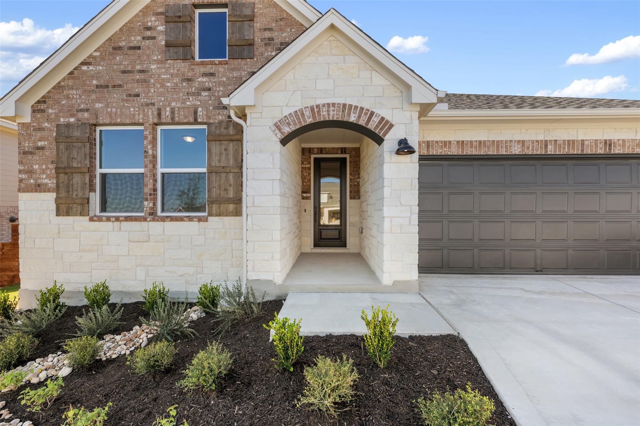 Listing photo 1 of 11409  Lago Leon St