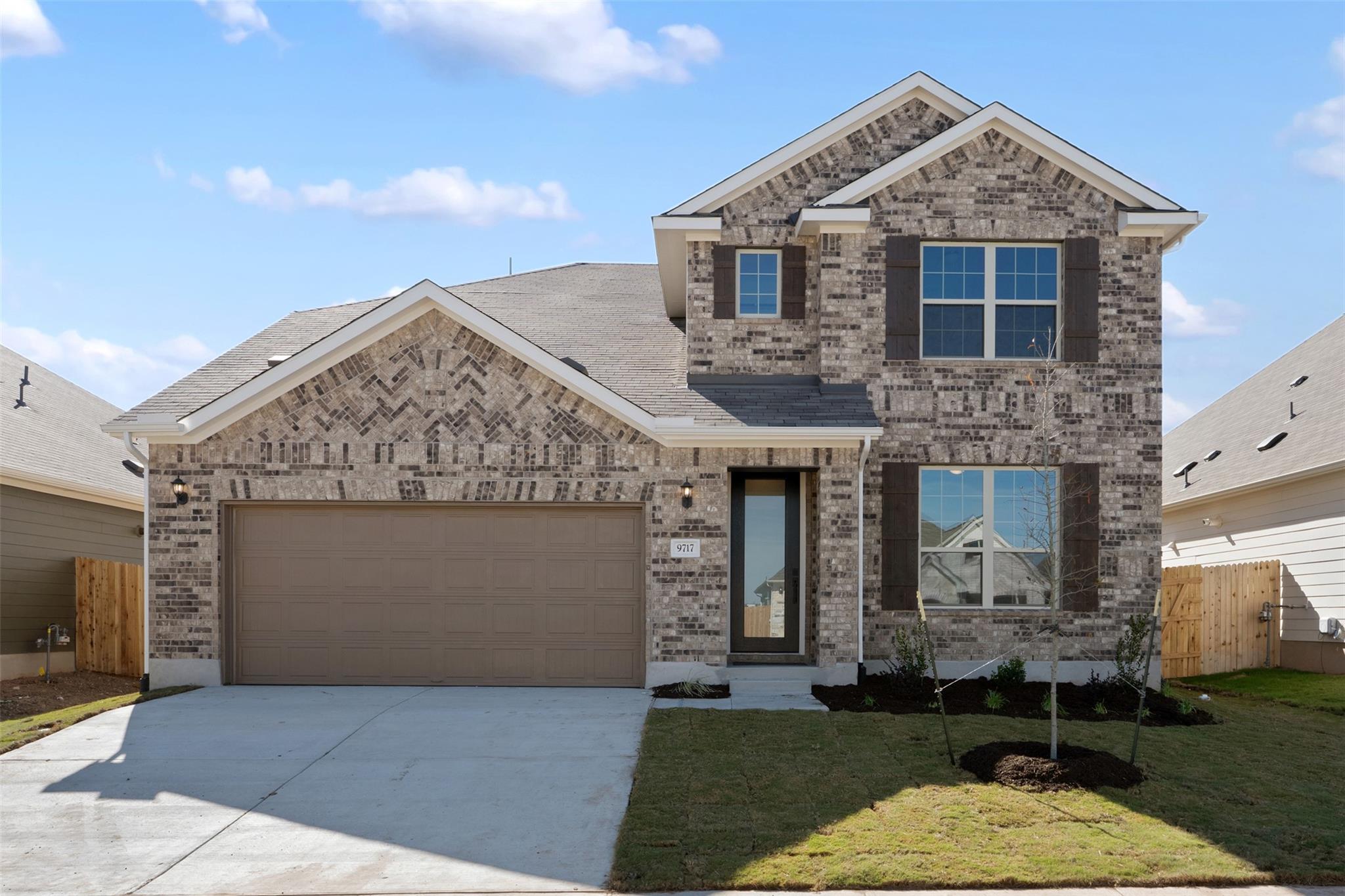 Listing photo 1 of 11405  Lago Leon St