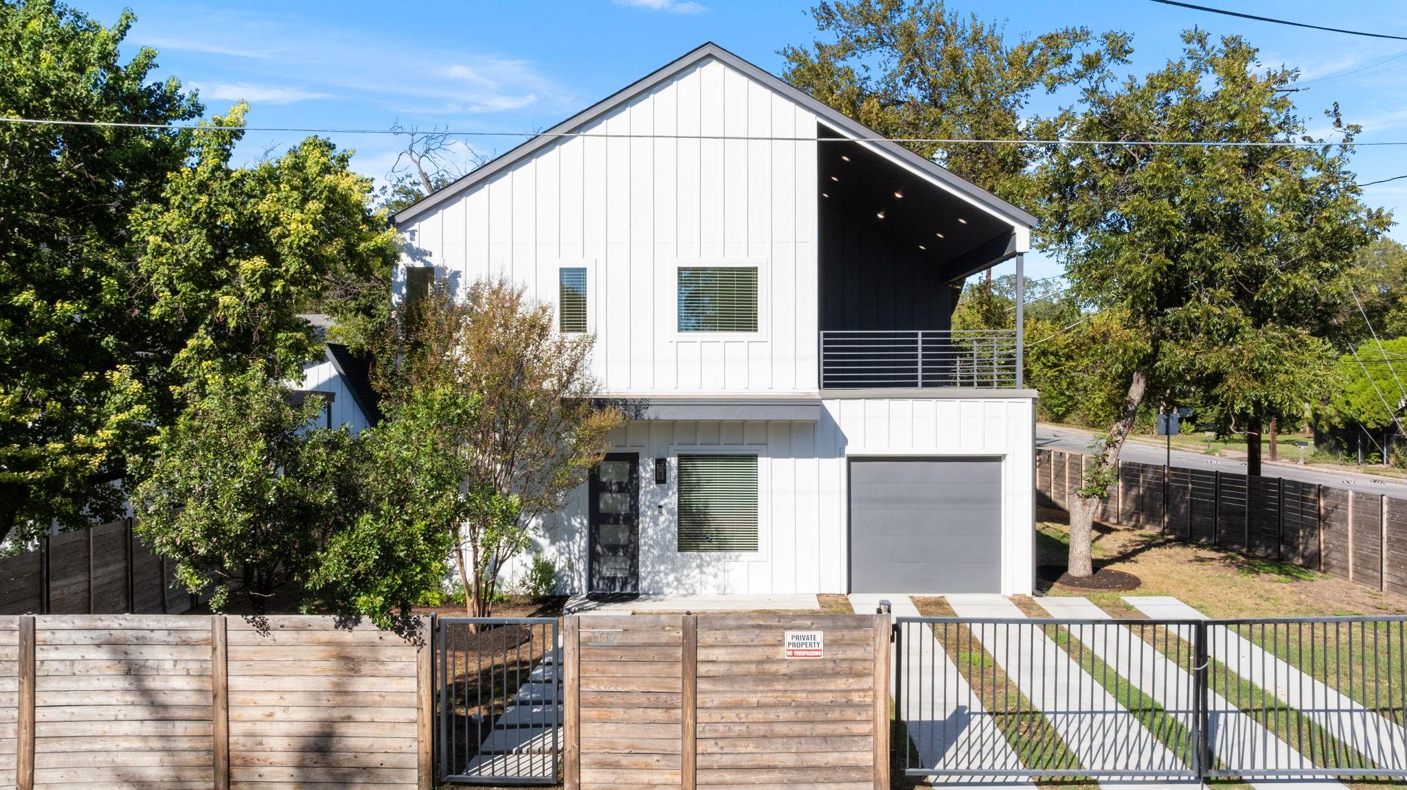 Listing photo 1 of 102 W Fawnridge Dr
