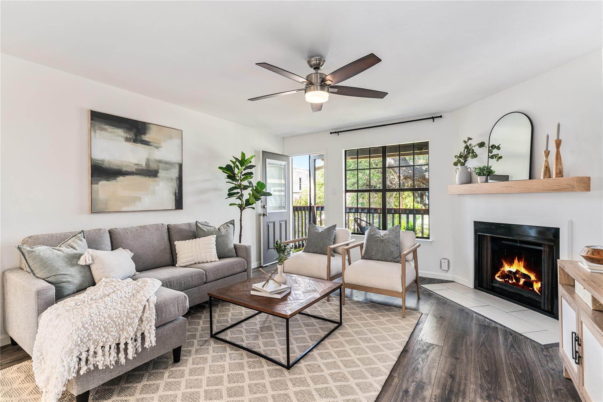 Listing photo 1 of 2215  Post Rd  #2084