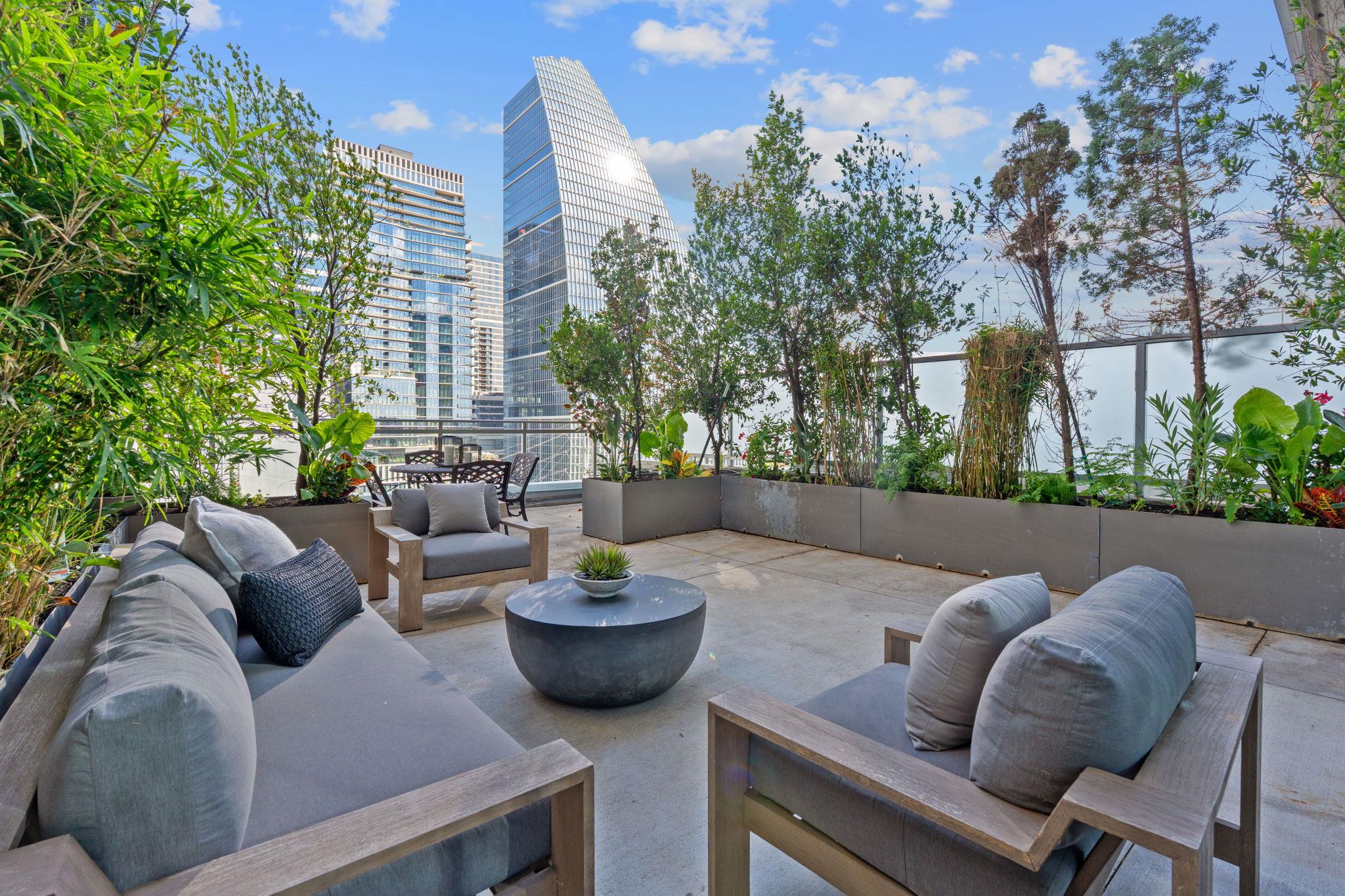 Listing photo 1 of 222  West Ave  #1005